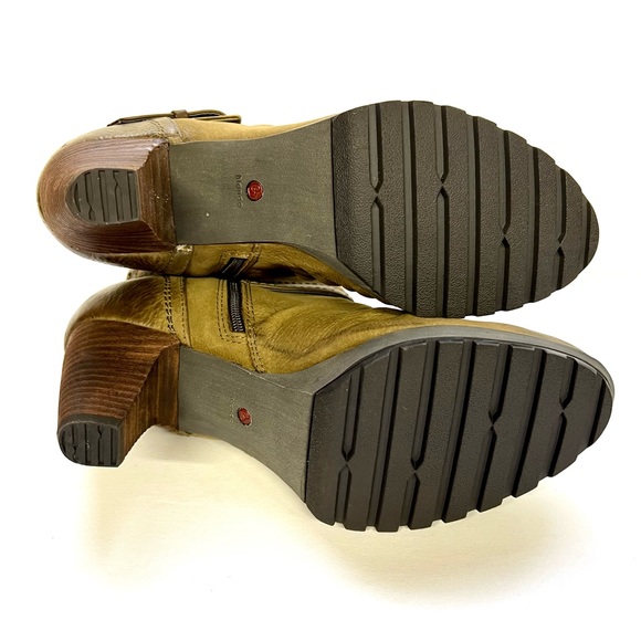 BLONDO Ruched Leather Heeled Water Resistant Boots, 8M - Picture 11 of 12